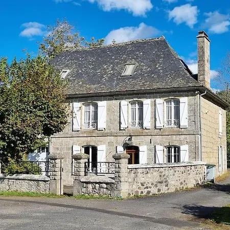 Maison La Rase Du Lac Cantal Menet Exterior photo